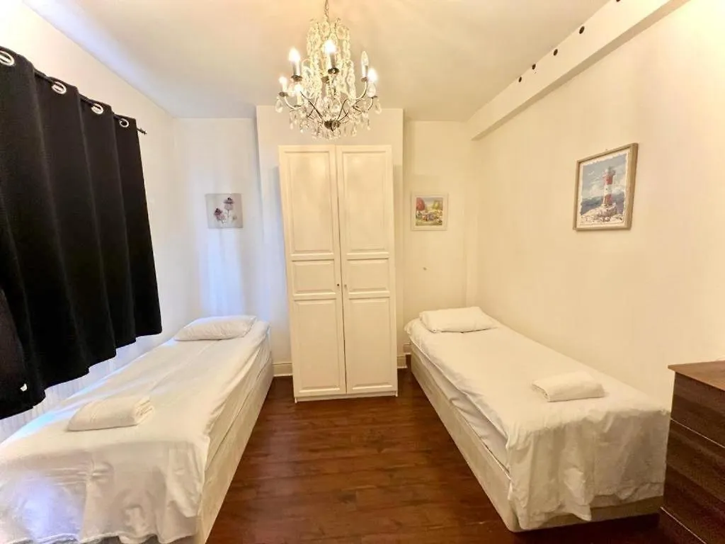 ホームステイ Canary Wharf Home Stay ロンドン