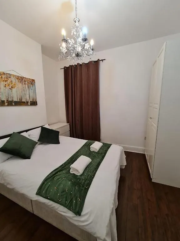 Canary Wharf Home Stay ロンドン ホームステイ